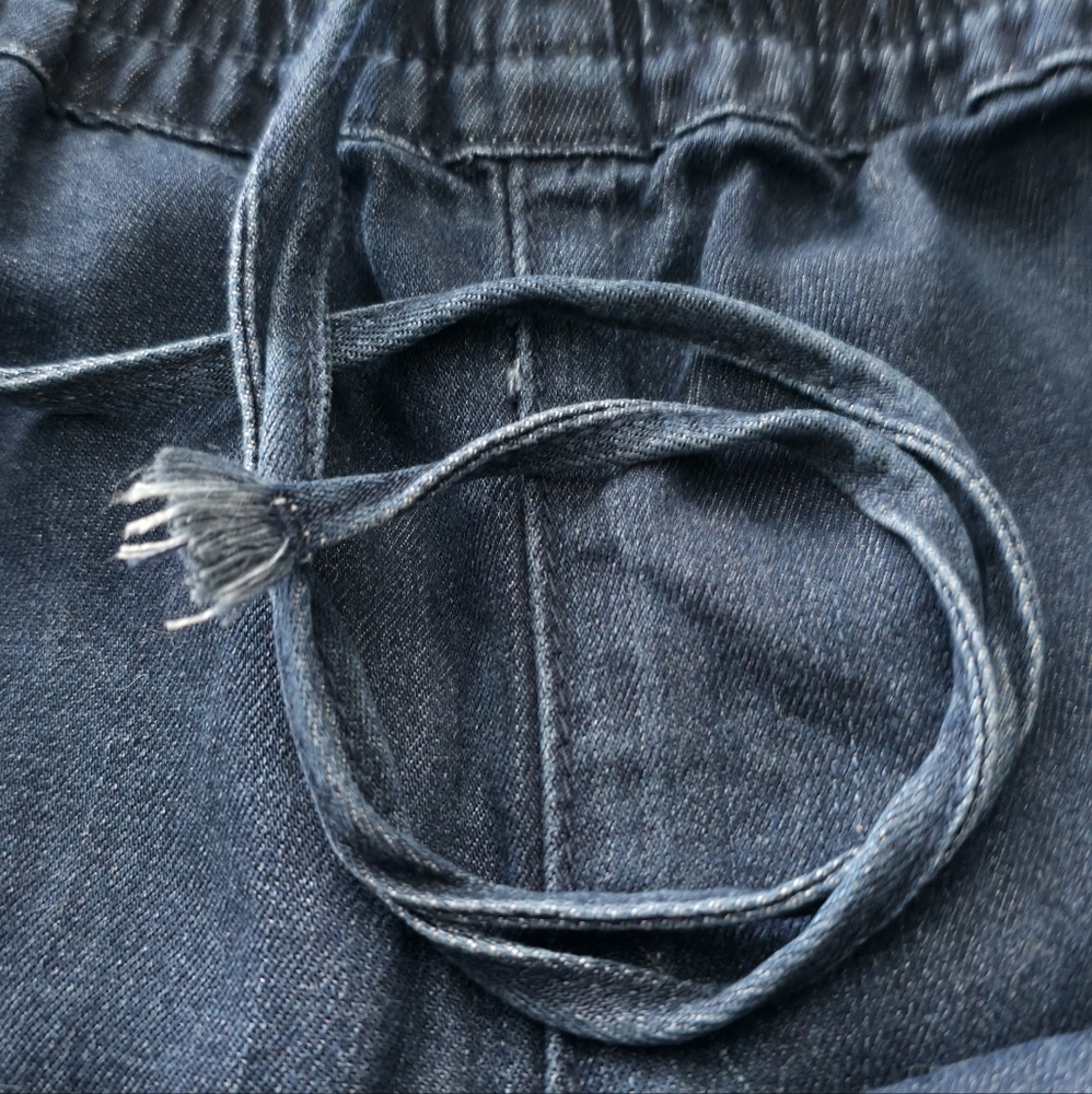 Jeans Brand Lyocell Very Soft Elasti Waist. .Pull String Side Pockets .Wide Legs